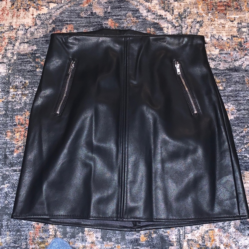 Forever 21 faux leather mini skirt size small